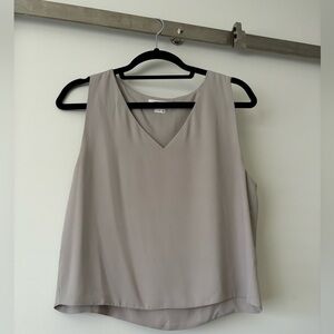 Babaton v-neck sleeveless blouse - sz M - EUC